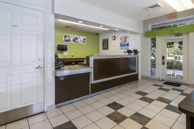 Photo 4 - Studio 6 Extended Stay - Coral Springs, FL - Fort  Lauderdale