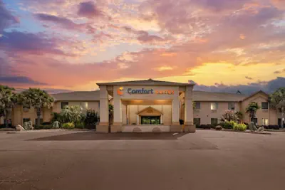 Photo 2 - Comfort Suites Milledgeville