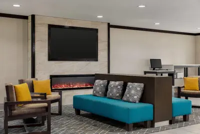 Photo 4 - La Quinta Inn & Suites by Wyndham Peru Starved Rock St Park