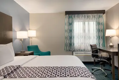 Photo 5 - La Quinta Inn & Suites by Wyndham Peru Starved Rock St Park