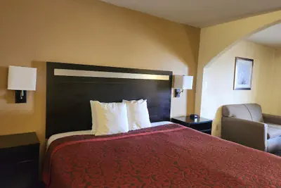Photo 2 - Days Inn by Wyndham Hammond