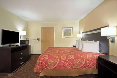 Photo 4 - Days Inn by Wyndham Hammond
