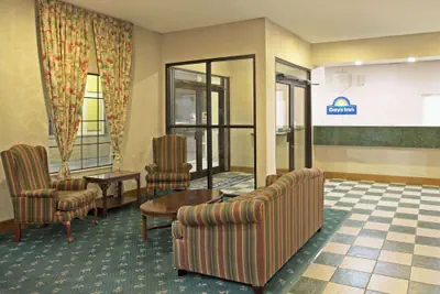 Photo 3 - Days Inn by Wyndham Hammond
