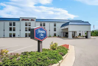 Photo 2 - Hampton Inn Grand Rapids-North