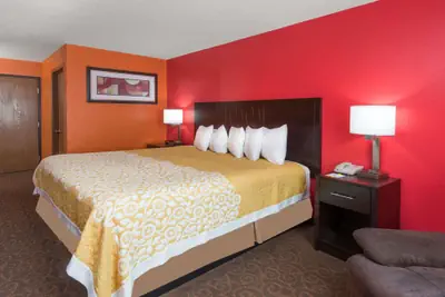 Photo 5 - Days Inn by Wyndham Mexico