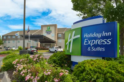 Photo 2 - Holiday Inn Express & Suites Omaha - 120th and Maple by IHG