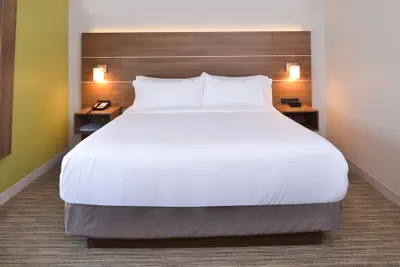 Photo 5 - Holiday Inn Express & Suites Omaha - 120th and Maple by IHG