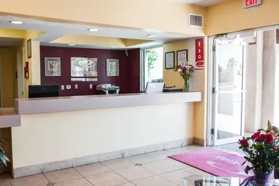 Photo 3 - Econo Lodge Albuquerque Old Town