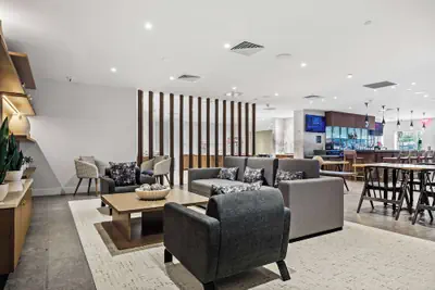 Photo 3 - DoubleTree by Hilton New York JFK Airport