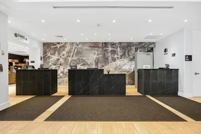 Photo 5 - DoubleTree by Hilton New York JFK Airport