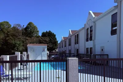Photo 2 - Quality Inn & Suites Thomasville-High Point
