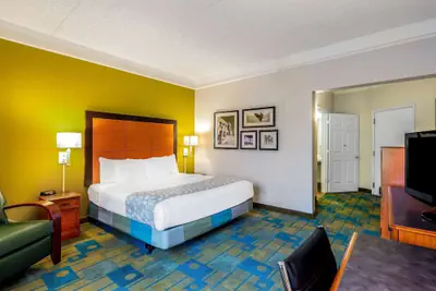 Photo 4 - La Quinta Inn & Suites by Wyndham Fremont / Silicon Valley