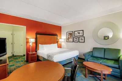Photo 5 - La Quinta Inn & Suites by Wyndham Fremont / Silicon Valley