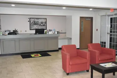 Photo 3 - Super 8 by Wyndham Carthage