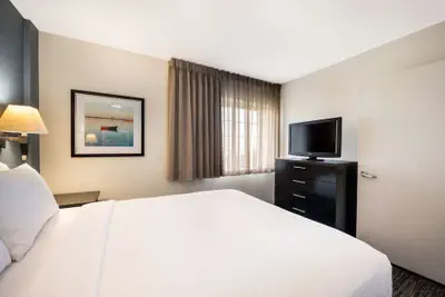 Photo 3 - Sonesta Simply Suites Chicago Waukegan