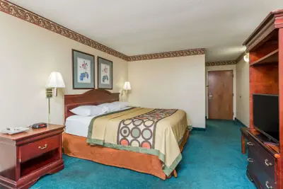 Photo 5 - Super 8 by Wyndham Piedmont Greenville Area