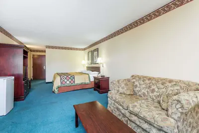 Photo 3 - Super 8 by Wyndham Piedmont Greenville Area