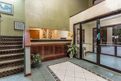 Photo 2 - Super 8 by Wyndham Piedmont Greenville Area