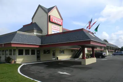 Photo 2 - Lakeview Inn Centralia