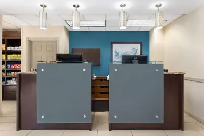 Photo 4 - La Quinta Inn & Suites by Wyndham Bonita Springs Naples N.