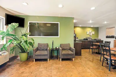 Photo 3 - SureStay Plus Hotel by Best Western Bettendorf