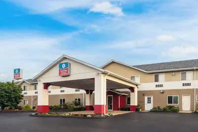 Photo 2 - SureStay Plus Hotel by Best Western Bettendorf