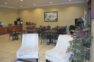 Photo 5 - Super 8 by Wyndham Roseburg