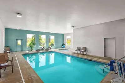 Photo 2 - Super 8 by Wyndham Roseburg