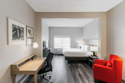 Photo 4 - Townhome Inn And Suites