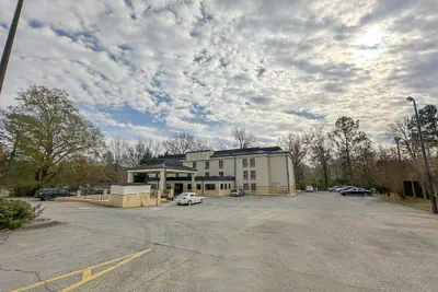 Photo 2 - OYO Hotel Rome West GA