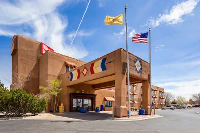 Photo 2 - Inn at Santa Fe, SureStay Collection by Best Western