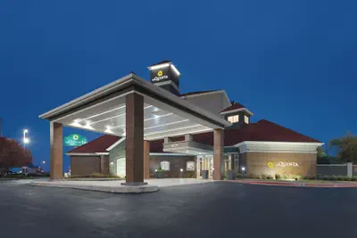 Photo 2 - La Quinta Inn & Suites by Wyndham Oklahoma City - NW Expwy
