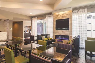 Photo 3 - La Quinta Inn & Suites by Wyndham Oklahoma City - NW Expwy