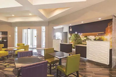 Photo 5 - La Quinta Inn & Suites by Wyndham Oklahoma City - NW Expwy