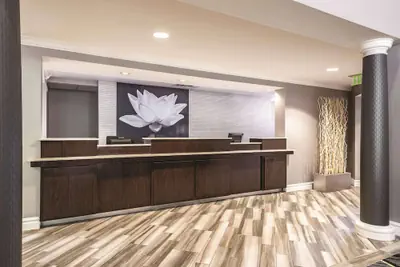 Photo 5 - La Quinta Inn & Suites by Wyndham Univ Area Chapel Hill
