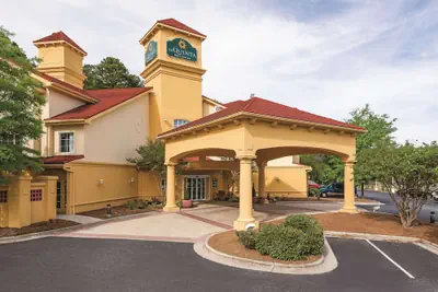 Photo 2 - La Quinta Inn & Suites by Wyndham Univ Area Chapel Hill