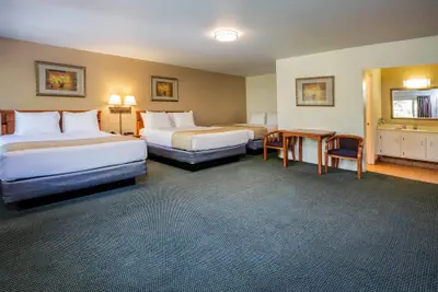 Photo 2 - Travelodge by Wyndham Red Bluff South of Redding