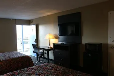 Photo 3 - Kings Inn Civic Center UAB