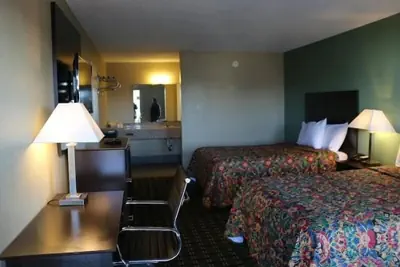 Photo 4 - Kings Inn Civic Center UAB