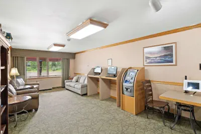 Photo 4 - Clarion Hotel & Suites Fairbanks near Ft. Wainwright