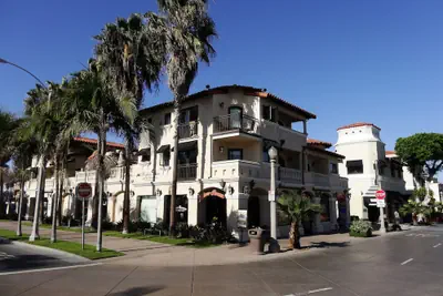 Photo 2 - Balboa Inn, On the Beach