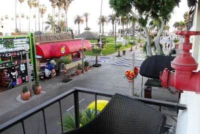 Photo 4 - Balboa Inn, On the Beach