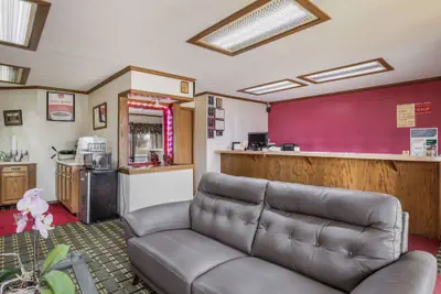 Photo 5 - Econo Lodge Cameron