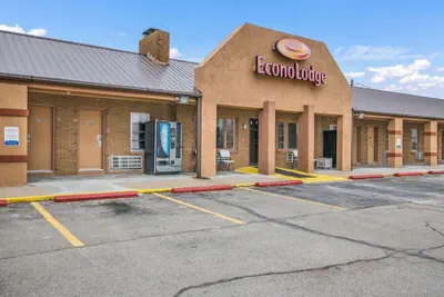 Photo 2 - Econo Lodge Cameron