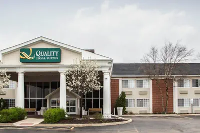 Photo 2 - Quality Inn and Suites St Charles - West Chicago