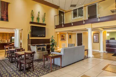 Photo 4 - Quality Inn and Suites St Charles - West Chicago