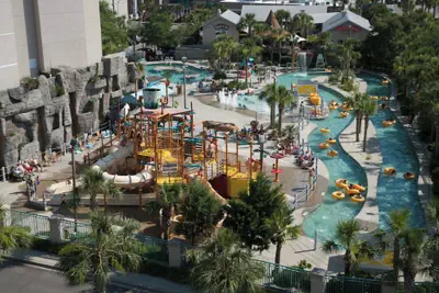 Photo 2 - North Shore Oceanfront Resort Hotel with Waterpark