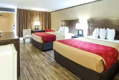 Photo 3 - Econo Lodge Wall