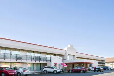 Photo 2 - Econo Lodge Wall