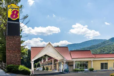 Photo 2 - Super 8 by Wyndham Caryville TN